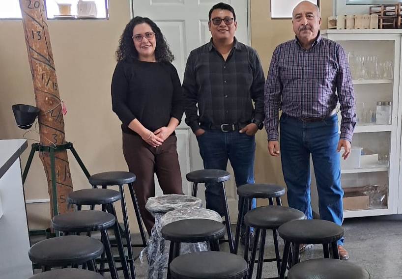 Donación de mobiliario para Laboratorio de Química