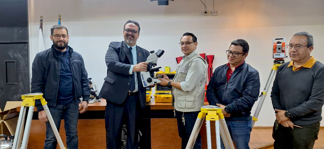 Compra de Equipo para Laboratorios de CyT