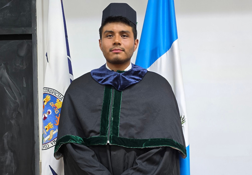 Graduación Marvin Cayax