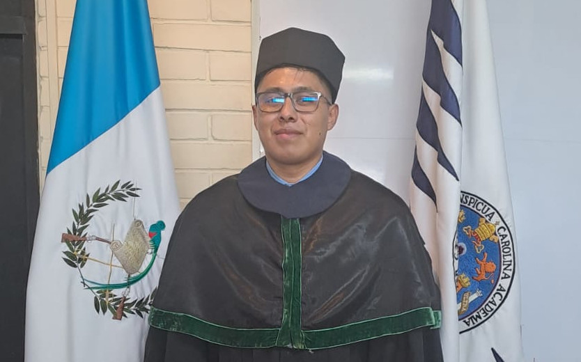 Graduación Melvin Oxlaj
